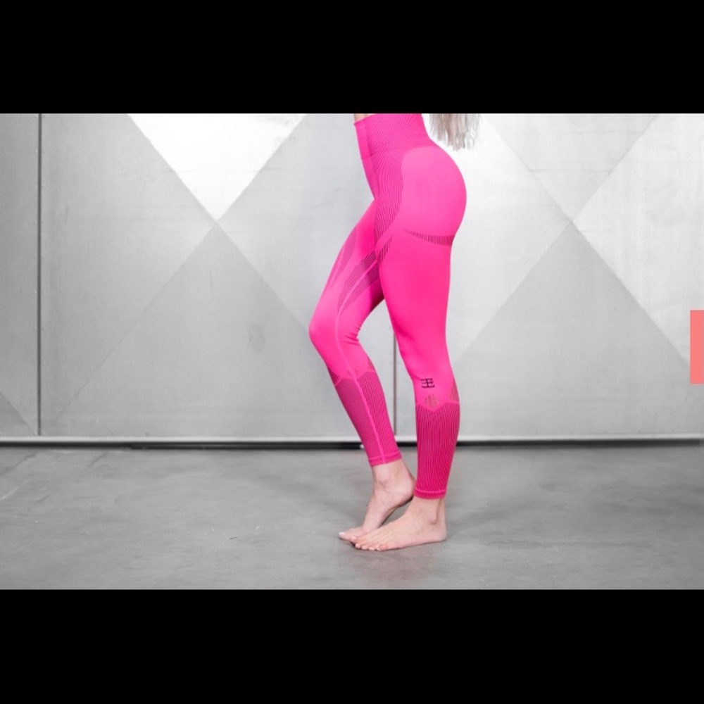 Body Engineer BRAND NEW work out Leggings! Size SMALL